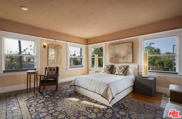 2102 W 24th Street, Los Angeles CA: https://media.crmls.org/mediaz/3c5a1e61-8b33-4e75-8615-4065b019422d.jpg