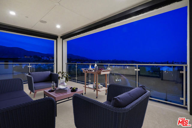 11740 Abbey Lane, Porter Ranch CA: https://media.crmls.org/mediaz/3c5a7ebc-5359-47a3-b3b9-99a20959f208.jpg