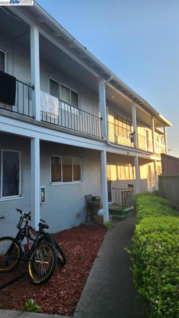 1021 17Th St, Oakland, California 94606, ,Multi-Family,For Sale,17Th St,41043159