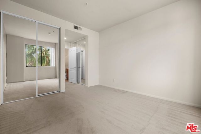 10275 Missouri Avenue, Los Angeles CA: https://media.crmls.org/mediaz/3c5ae210-b195-4809-8902-cdac30f0eab6.jpg