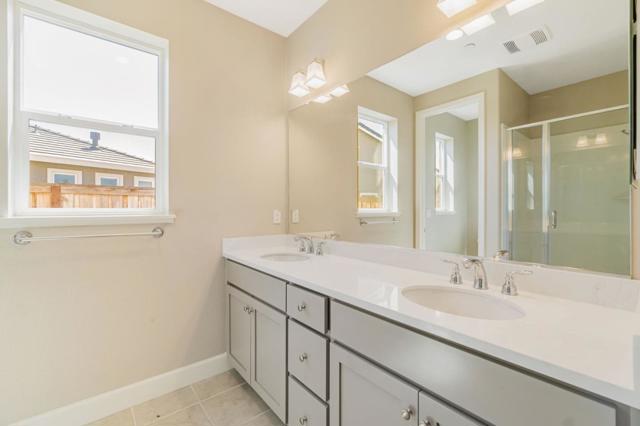 533 Kingbird Circle, Vacaville CA: https://media.crmls.org/mediaz/3c5b057a-0887-4950-ab6d-9d653c9c9b94.jpg