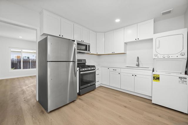 6979 81 Amherst, San Diego CA: https://media.crmls.org/mediaz/3c5b1d8f-c783-46af-8574-6ed8f5673532.jpg