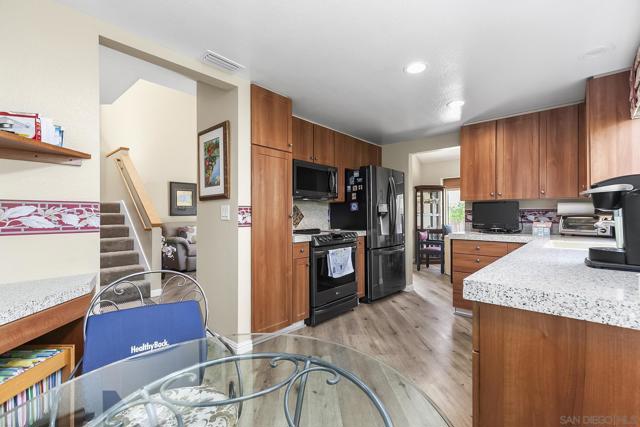 6317 CAMINITO DEL PASTEL, San Diego CA: https://media.crmls.org/mediaz/3c5bf676-c3f0-442f-bcf8-033df8edb933.jpg