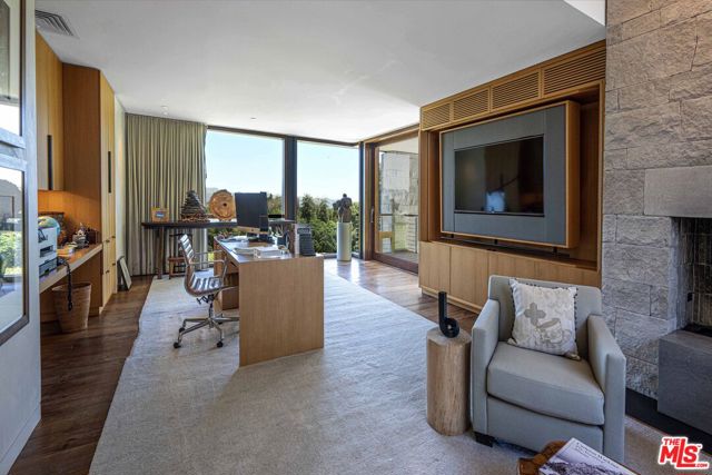 7596 Sonoma Mountain Road,  CA: https://media.crmls.org/mediaz/3c5c0025-ea49-45a7-8ff3-70d155c840a1.jpg