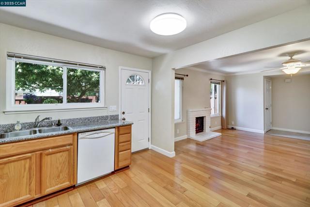 1598 Schenone Ct, Concord CA: https://media.crmls.org/mediaz/3c5c7a5c-e8c5-4565-a0f8-9d96ae7525f1.jpg
