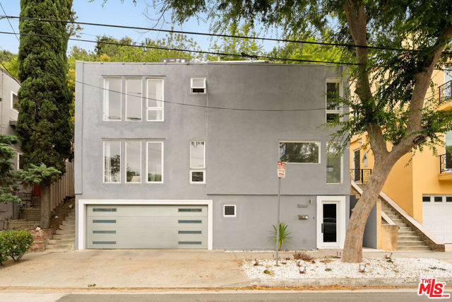 12366 Laurel Terrace Drive, Studio City CA: https://media.crmls.org/mediaz/3c5ca639-e4c5-4a5d-86ca-b2af75723137.jpg