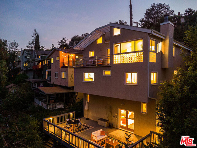 980 Oneonta Drive, Los Angeles CA: https://media.crmls.org/mediaz/3c5ca850-b5c9-40ca-a1c1-86f6d517351f.jpg