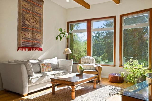 23185 Old Santa Cruz Highway, Los Gatos CA: https://media.crmls.org/mediaz/3c5cde11-1267-4a59-beeb-e8ae520ded82.jpg