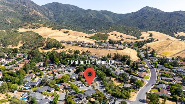 1 Malibu Court, Clayton CA: https://media.crmls.org/mediaz/3c5d13f7-374f-40b8-8ca9-2c9aea9f1221.jpg