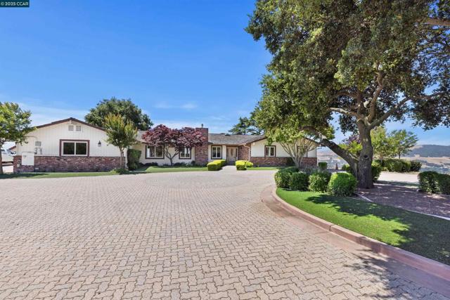 70 Sherburne Hills, Danville CA: https://media.crmls.org/mediaz/3c5d39c3-ac72-4ae1-9dbe-22021d418245.jpg