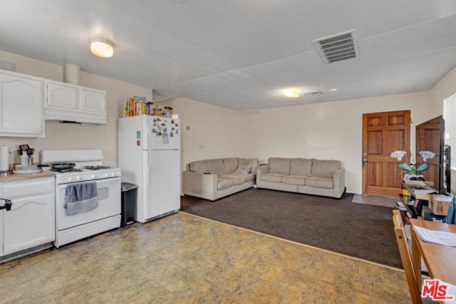 11320 Emelita Street, North Hollywood CA: https://media.crmls.org/mediaz/3c5d84dd-7f2c-4f5d-8cb0-d69bd2d80dc2.jpg
