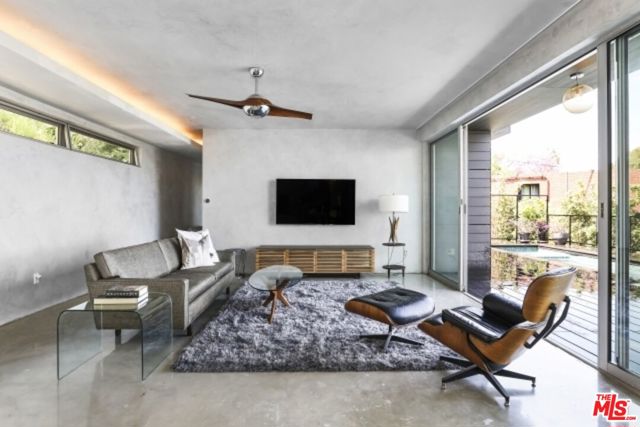 11462 LAURELCREST Road, Studio City CA: https://media.crmls.org/mediaz/3c5da1a9-2bcd-4879-9550-de70cb2b7fb9.jpg