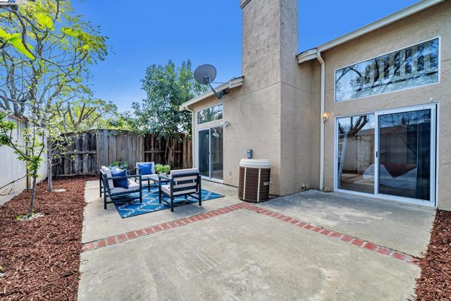 1549 Trimingham Drive, Pleasanton CA: https://media.crmls.org/mediaz/3c5daa89-94fd-4aae-bb24-86434b077319.jpg