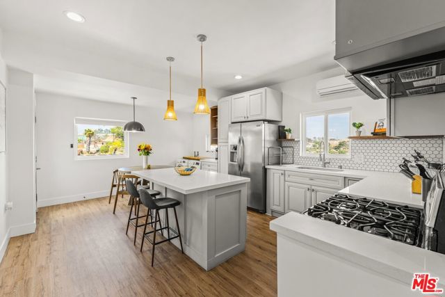 4017 Michigan Avenue, Los Angeles CA: https://media.crmls.org/mediaz/3c5e21fe-5980-4e11-8a01-e6d647f13b73.jpg