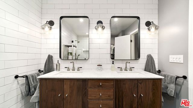 4315 Duquesne Avenue, Culver City CA: https://media.crmls.org/mediaz/3c5e3502-fe4f-4483-9e84-34c1495984a4.jpg