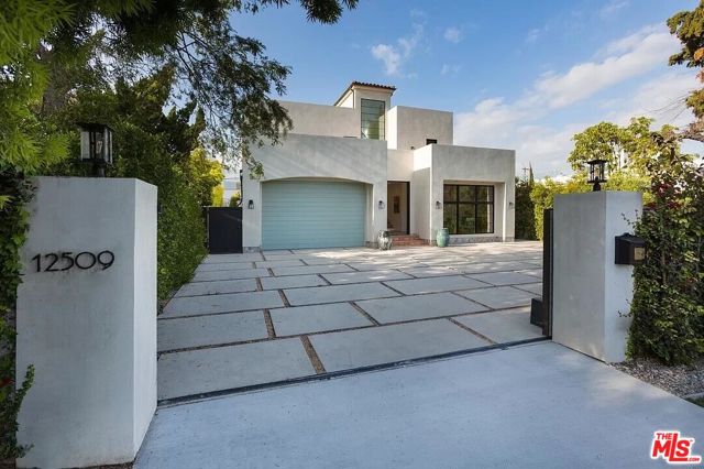 12509 W Sunset Boulevard, Los Angeles CA: https://media.crmls.org/mediaz/3c5ea15b-05d0-44b1-8bcf-c0b7f56b2b6f.jpg