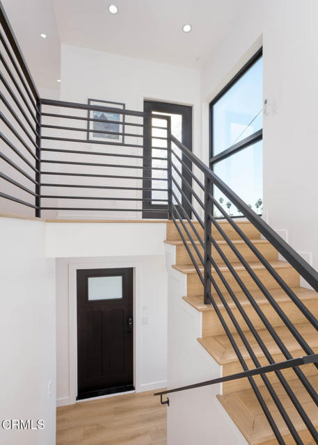 Detail Gallery Image 3 of 30 For 4947 Stratford Rd, Los Angeles,  CA 90042 - 5 Beds | 2 Baths