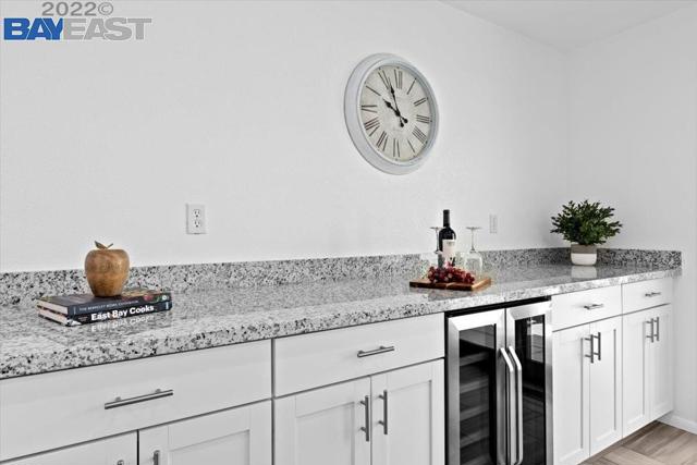 21 Lisa Ct, Brentwood CA: https://media.crmls.org/mediaz/3c5ee954-df36-4e27-b141-84c1adc8b4c3.jpg