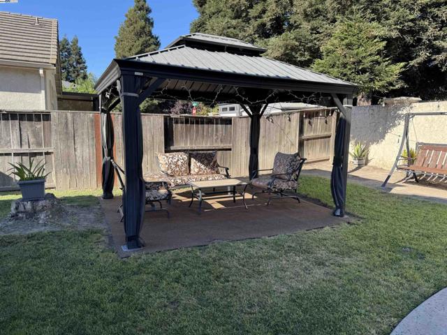 10342 Mono Ct, Stockton CA: https://media.crmls.org/mediaz/3c5f2318-3c87-42ac-b42c-0fc0e93d6522.jpg