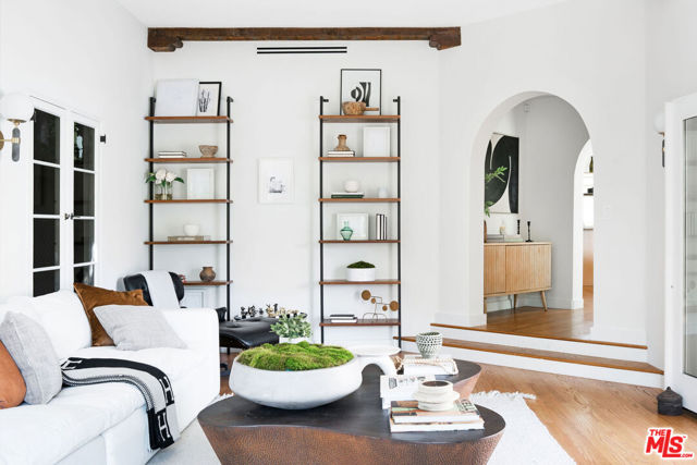363 N Kings Road, Los Angeles CA: https://media.crmls.org/mediaz/3c5f8246-d302-48db-9ff2-0983c4a6f22a.jpg