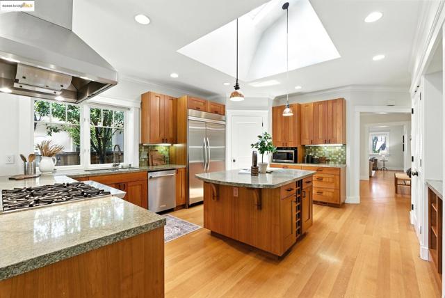 1020 Channing Ave, Palo Alto CA: https://media.crmls.org/mediaz/3c5fb7f2-45c1-40e5-b922-20fe95804048.jpg