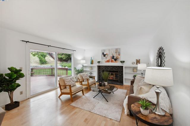 8658 Fenwick Way, Dublin CA: https://media.crmls.org/mediaz/3c5feb6e-3a43-4bc2-b550-0ca21b4f56a3.jpg