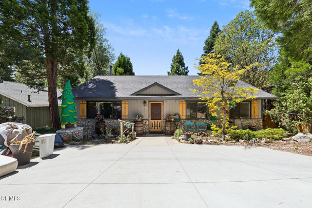 352 Cedarbrook Drive, Twin Peaks CA: https://media.crmls.org/mediaz/3c601813-64f1-4ff4-8dda-3045610e24d5.jpg