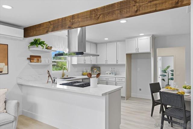 2039 Winnett St, San Diego CA: https://media.crmls.org/mediaz/3c6047c6-3333-446e-8f4a-da395c7a46a4.jpg