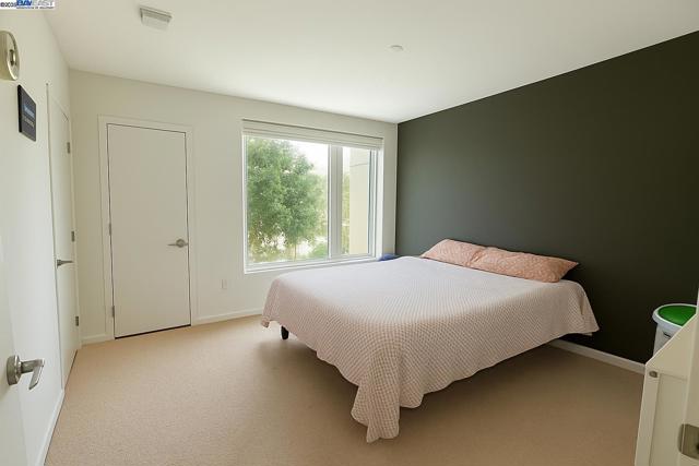 10 Innes Ct, San Francisco CA: https://media.crmls.org/mediaz/3c60affc-3079-4f00-b9f7-0b3ef0760cbc.jpg