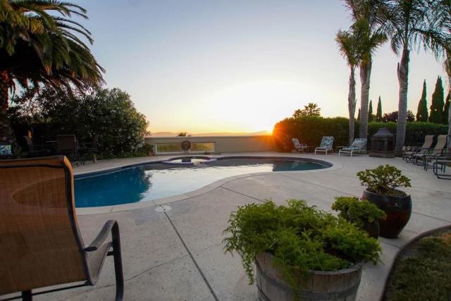 303 Taryn Court, Hollister CA: https://media.crmls.org/mediaz/3c60e5f7-da94-4fa9-9a46-a78f5bdc077d.jpg