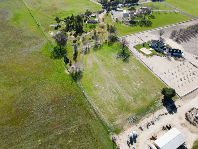 50145 Adobe Place, Lockwood CA: https://media.crmls.org/mediaz/3c61c49a-57f6-4f7b-8bdc-c75d358e66a4.jpg