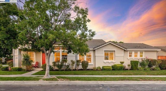 4946 Sequoia Ave, Dublin CA: https://media.crmls.org/mediaz/3c62478a-6706-40a9-8849-690e25d48d3e.jpg