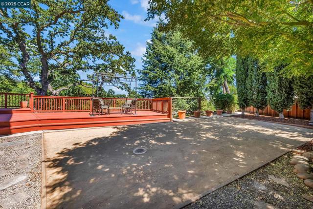 1618 Brush Creek Place, Danville CA: https://media.crmls.org/mediaz/3c631c2b-4696-4dd5-bc87-7e4bb649f958.jpg