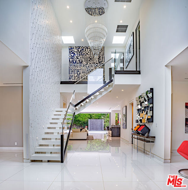 511 N Rexford Drive, Beverly Hills CA: https://media.crmls.org/mediaz/3c633073-a761-43e4-848f-8d153b74be37.jpg