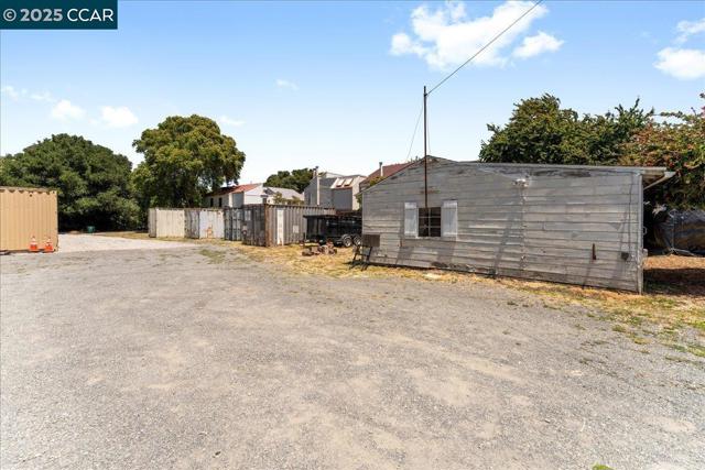 4825 San Pablo Dam Rd, El Sobrante CA: https://media.crmls.org/mediaz/3c633c56-7115-40ff-b13a-d14022fec3b4.jpg