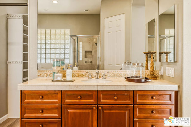 Image 19 of 39 For 2 Brentwood Way