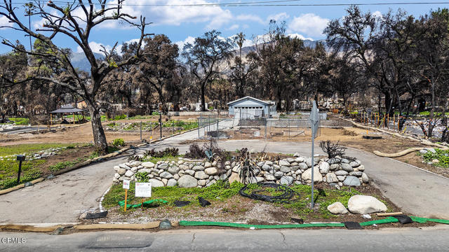 369 E Altadena Dr, Altadena CA: https://media.crmls.org/mediaz/3c635fbe-cdde-4c3e-b6d7-f8814c0e144c.jpg