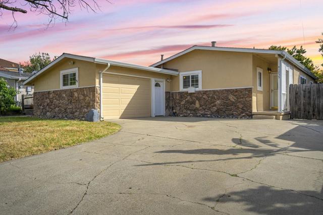41235 Norman Court, Fremont CA: https://media.crmls.org/mediaz/3c63a220-d85e-4a33-8ae1-cf787e9820a8.jpg