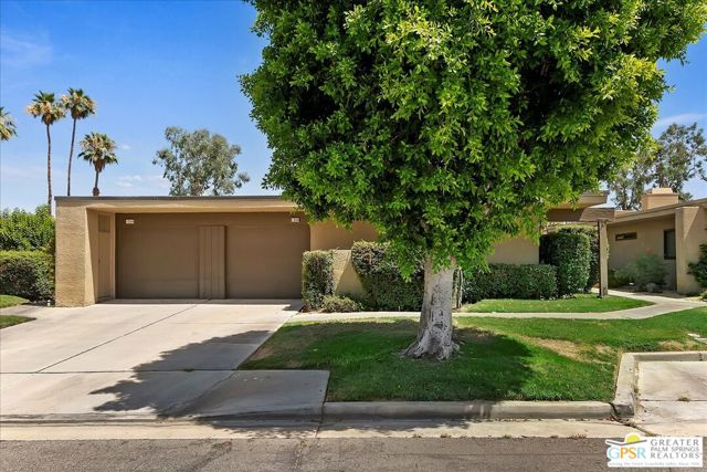 1326 N Tiffany Circle, Palm Springs CA: https://media.crmls.org/mediaz/3c63c43e-a551-42af-b721-6c285025bc9f.jpg