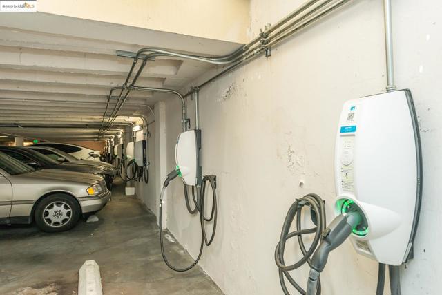 320 Lee St, Oakland CA: https://media.crmls.org/mediaz/3c63ee1f-68db-46c8-9576-c30869db6191.jpg