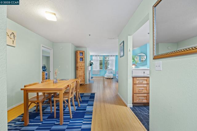 535 Pierce St, Albany CA: https://media.crmls.org/mediaz/3c648909-f620-4b81-a498-8bb85aafe9bd.jpg