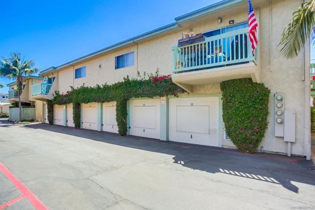 975 Laguna Drive, Carlsbad CA: https://media.crmls.org/mediaz/3c64b40b-c197-4a89-8842-bce134e74918.jpg