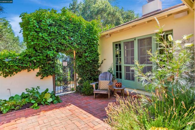 23 El Verano, Orinda CA: https://media.crmls.org/mediaz/3c64b535-3c50-4ce1-8217-b2ec3ed8047e.jpg