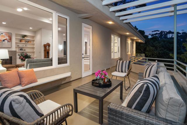 405 W Nutmeg St, San Diego CA: https://media.crmls.org/mediaz/3c65312d-b904-4140-b66f-02f9ec8bb092.jpg