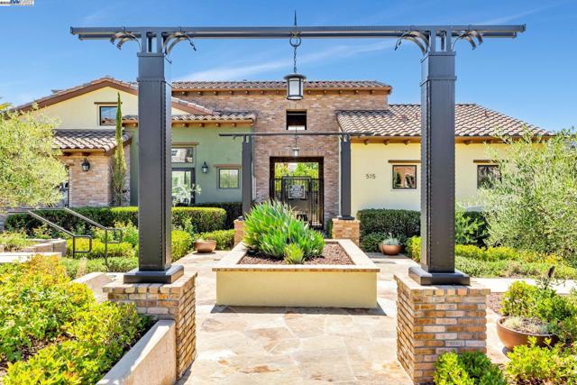 5079 Rowan Dr, San Ramon CA: https://media.crmls.org/mediaz/3c658ded-ac07-41af-bb26-083fa9d4fc7a.jpg