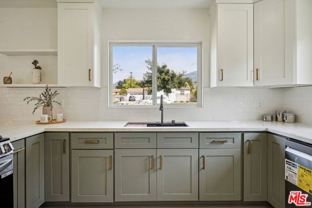 910 Arwin Street, Pasadena CA: https://media.crmls.org/mediaz/3c65d0c7-2de3-45bb-8565-2c75c2b7d511.jpg