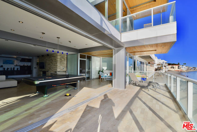 24826 Malibu Road, Malibu CA: https://media.crmls.org/mediaz/3c6613da-806e-4612-98cb-f70db6769a79.jpg