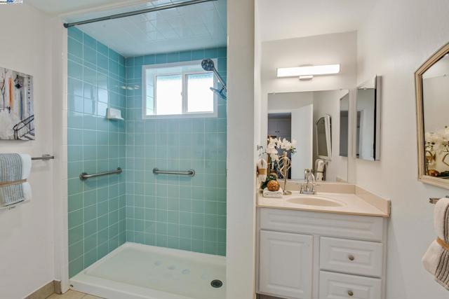 30847 Prestwick Ave, Hayward CA: https://media.crmls.org/mediaz/3c668b98-fbe6-461e-b48c-53a234e75857.jpg