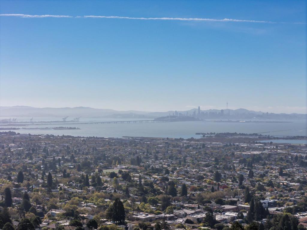 https://media.crmls.org/mediaz/3c675b35-7e5d-4c48-ac5e-ebc6beba8683.jpg?preset=X-Large