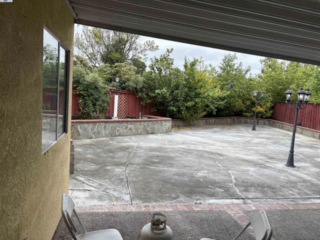 24909 Avocado Ct, Hayward CA: https://media.crmls.org/mediaz/3c67ab95-a283-414a-84ca-50a1522def4c.jpg